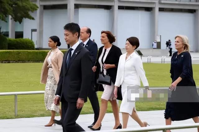 日本广岛G7首日大合影来啦！坐大圆桌吃午饭，意大利女总理美出圈 图10