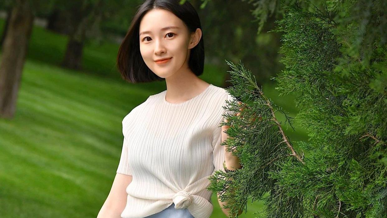 为什么我不建议有小肚肚的女生穿缎面裙呢？