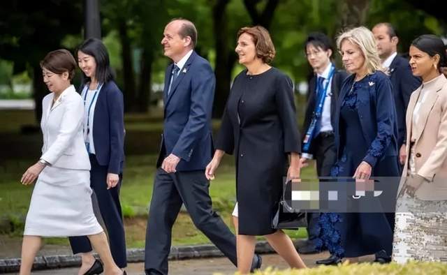 日本广岛G7首日大合影来啦！坐大圆桌吃午饭，意大利女总理美出圈 图11