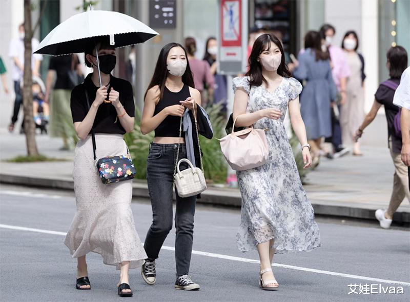 被“日本女人”圈粉了：裙穿长不穿短，鞋不穿运动鞋，优雅又时髦 图7